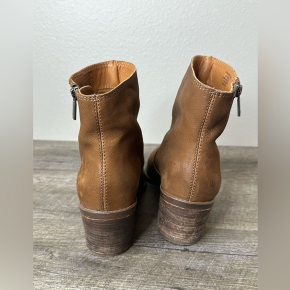 LUCKY BRAND Women’s Size 7.5 M Leather Side Zip Ankle Boots Wheat Tan - Picture 6 of 8